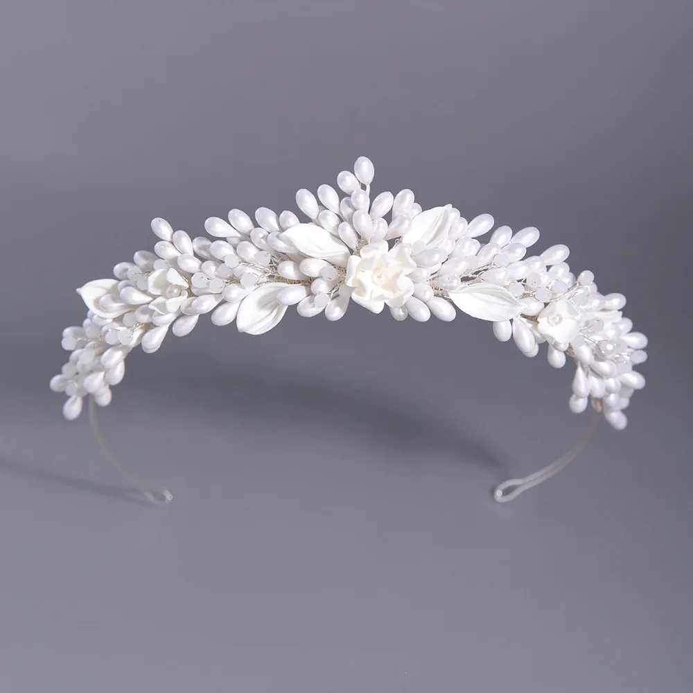 

Свадебная тиара Floralbride ручной работы с роскошными стразами, кристаллами и жемчугом, цветочные элементы из мягкой глины, корона для невесты и подружек невесты, женские украшения для волос