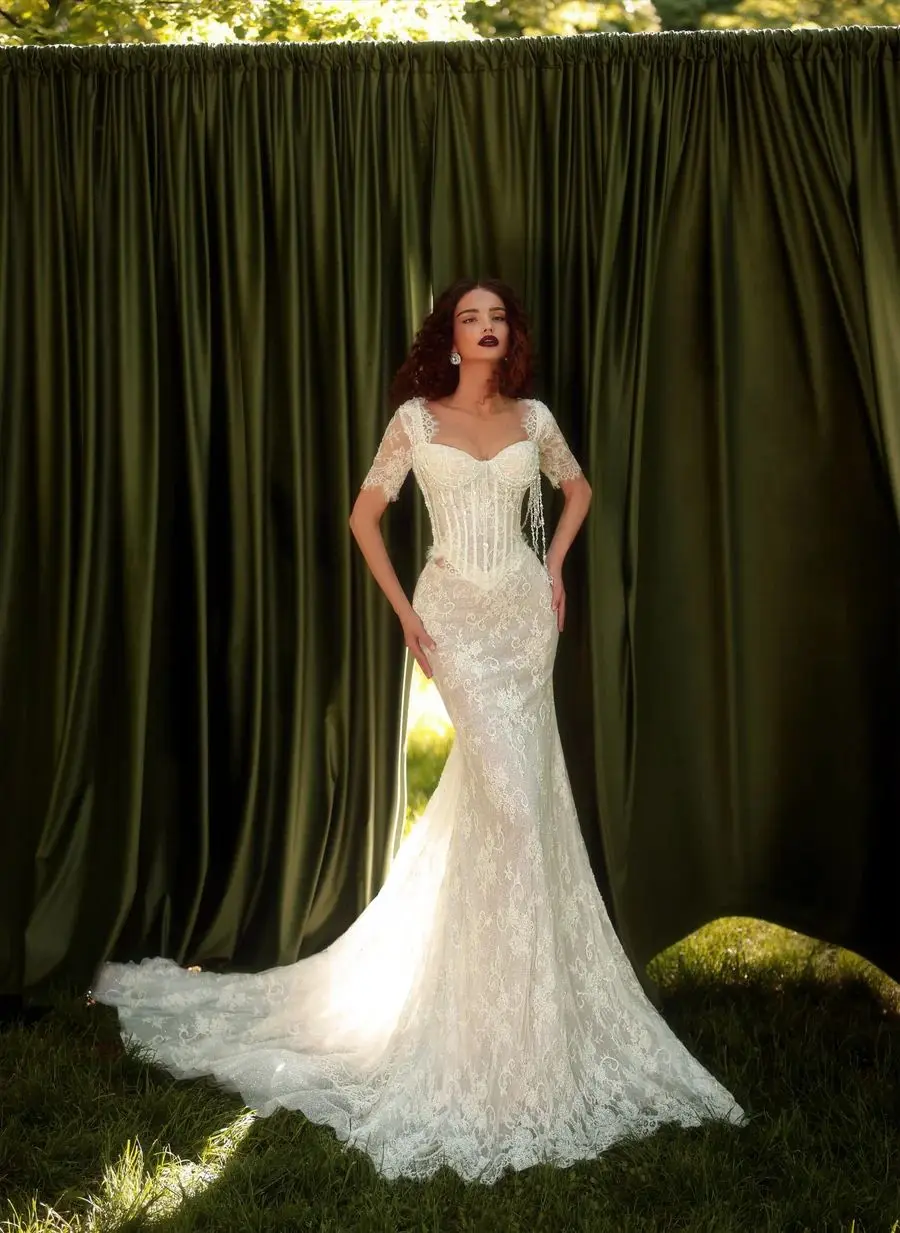 Chic Full Lace Mermaid Wedding Dresses With Short Sleeves Vintage Basque Waist Beading Bridal Gowns Sweep Train Fishtail Women