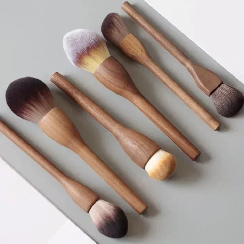 Europäischer Vintage-Make-up-Pinsel mit Holzgriff, hochwertiges Walnussholz, loses Puder, Rouge, Foundation, Konturpinsel, weiches Retro-Holz-Make-up