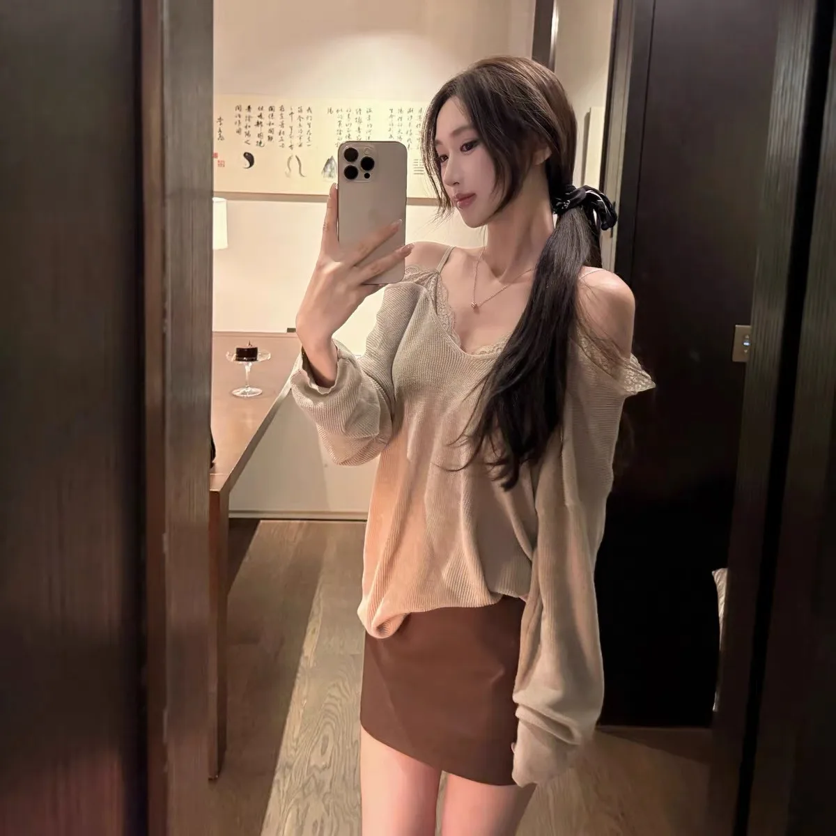 Lace Trim Base Shirt Spring Autumn New Style Shoulder Bared Beautiful Back Outerwear V Neck Knitted Sweater Women's Fashion