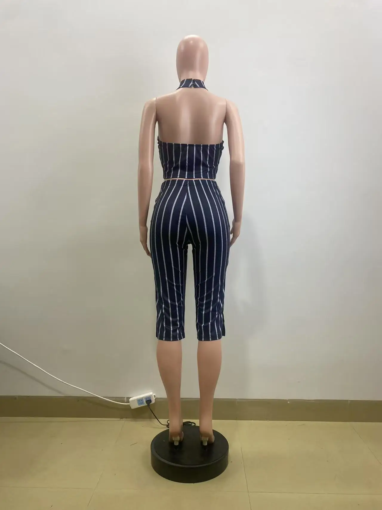 M6063 2025 estate europea e americana gilet senza maniche a righe bianche e nere con risvolto top tower pantaloni casual a 7 punti in due pezzi s