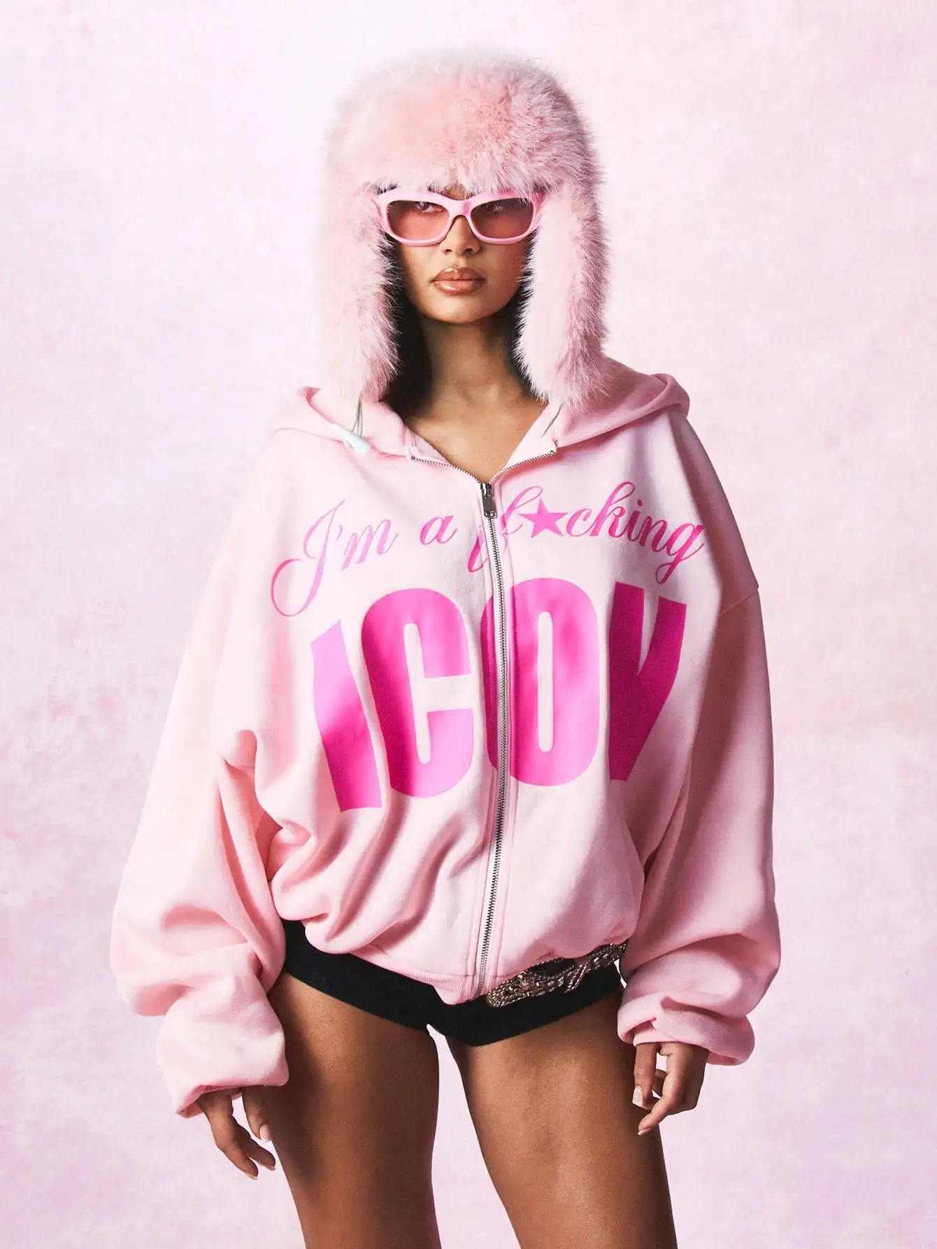 

Оверсайз худи розового цвета на молнии с ярким графическим принтом и отделкой из искусственного меха