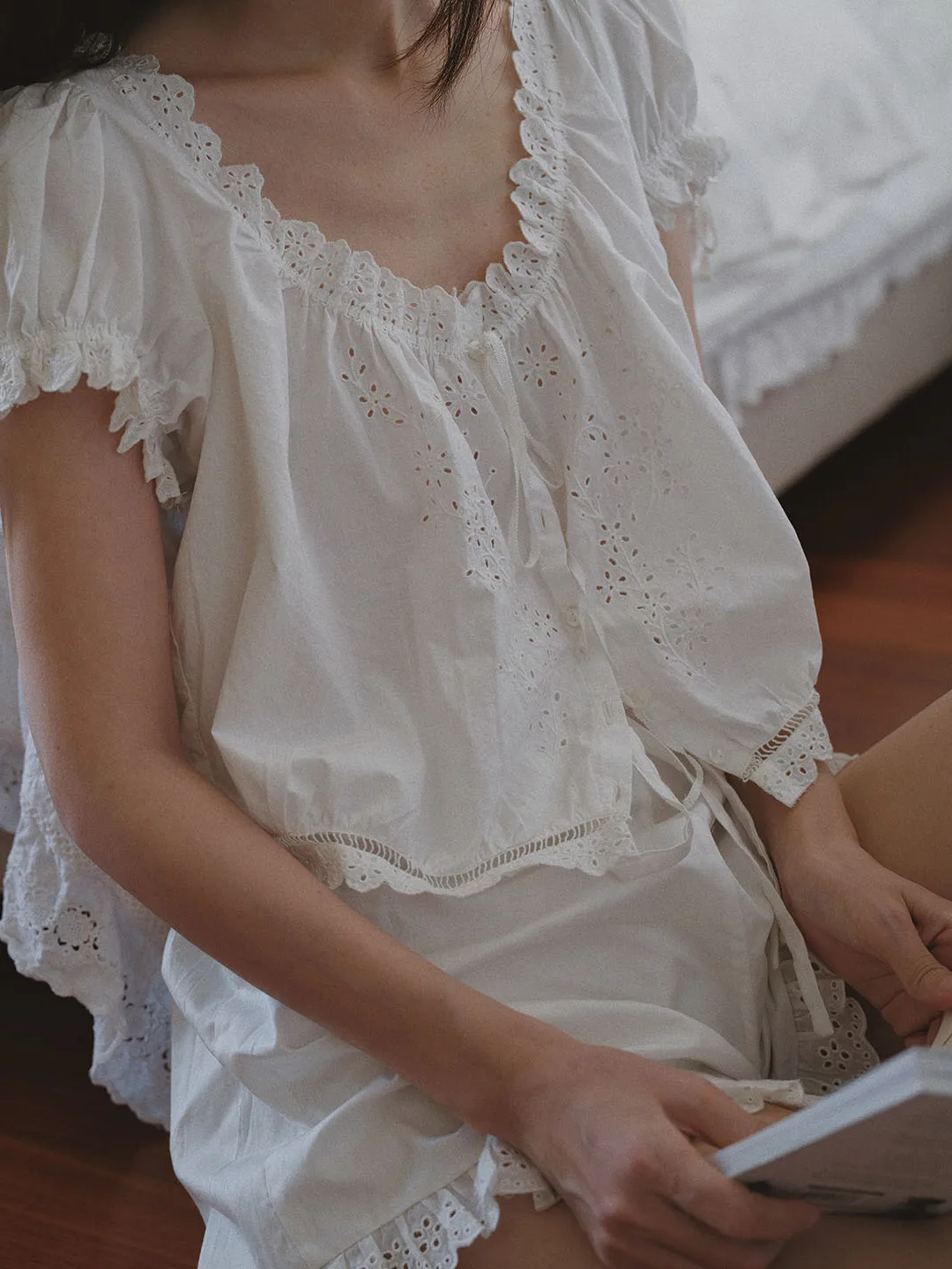 white-embroidered-cotton-sleepwear-women's-summer-short-sleeve-shorts-home-clothes-set-breathable-cool-feeling-soft-fabric
