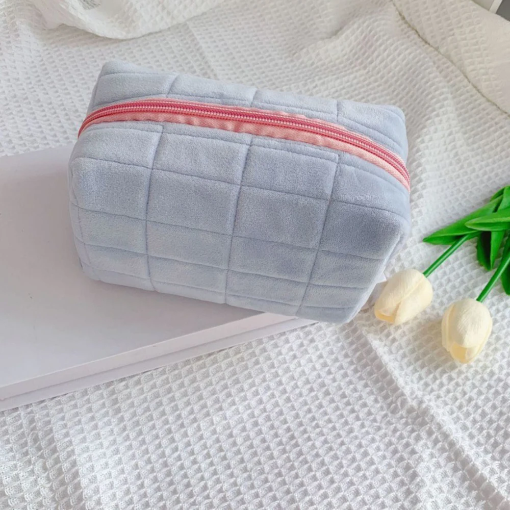 Simpatica borsa per il trucco in peluche per le donne borse per cosmetici da viaggio portatili borsa da toilette con cerniera in tinta unita borse