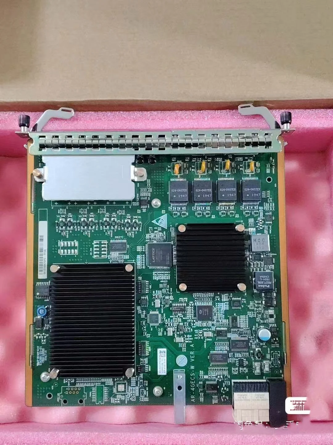 

Сетевая карта GE3, модель 541310047DFC-FF (4), в очень новом состоянии и с полным набором интерфейсов.