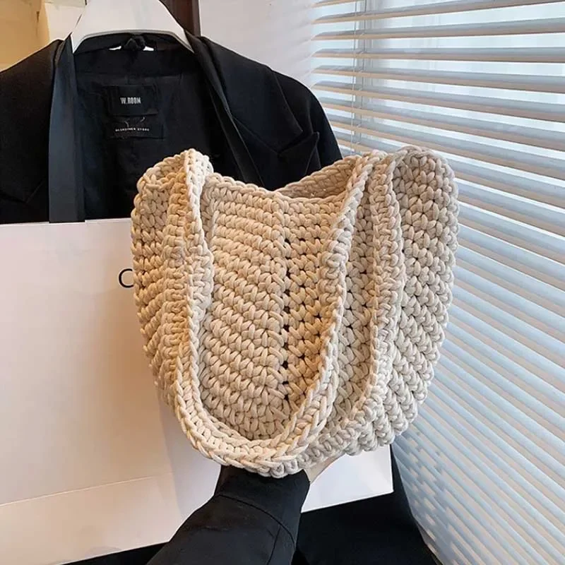 This Year's Popular Super Popular Niche Design Woven Bag 2024 New Women's Bag Popular Single Shoulder Bag Tote Bucket Bags