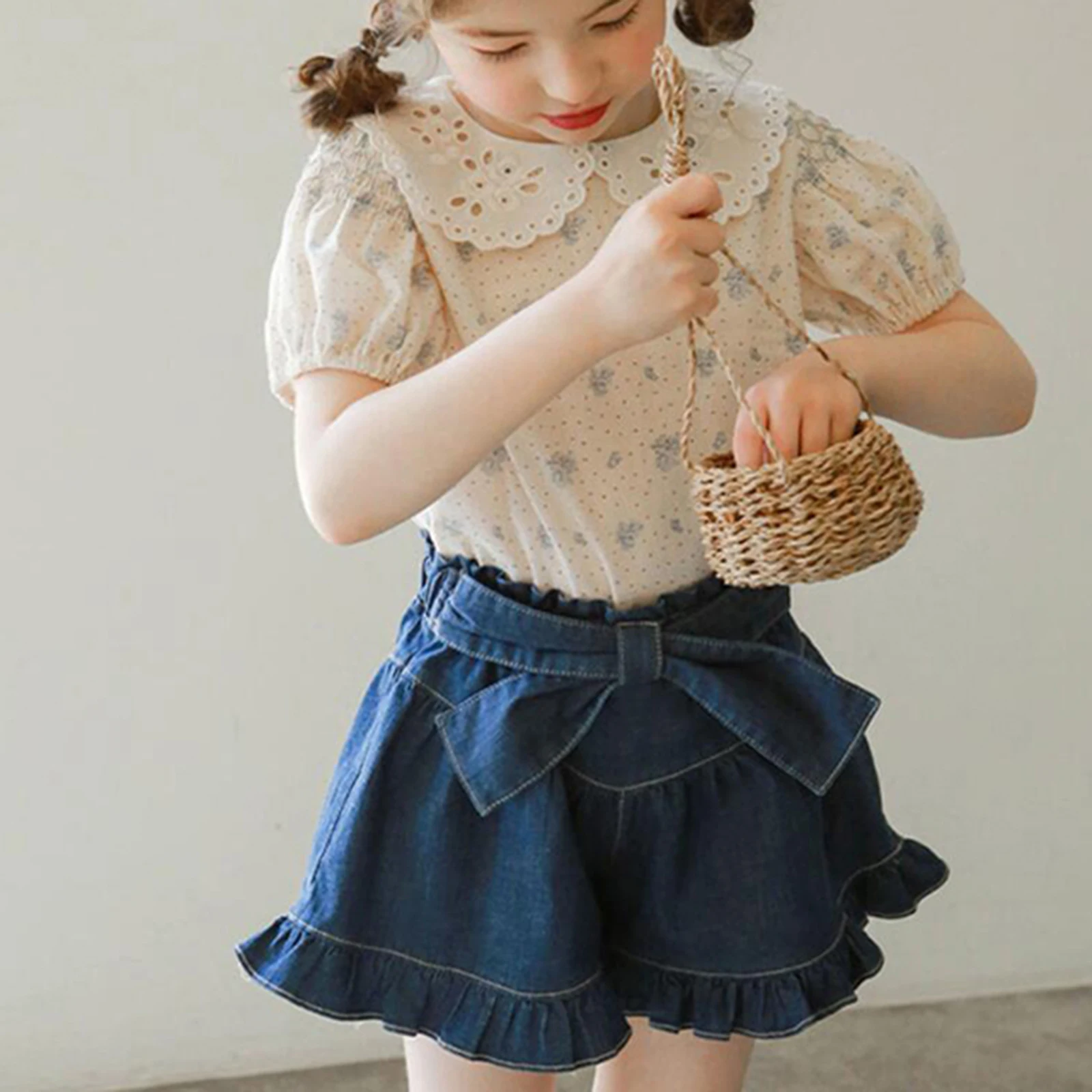 

Sweet Ruffle Edge Kids Girls Elastic Waist Denim Shorts Jeans with Bowknot Belt 2024 New Summer Children Ruffle Tutu Skirt