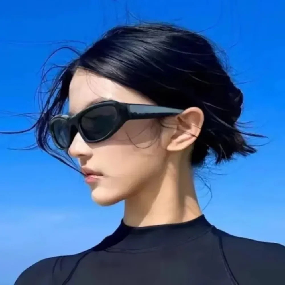 

Unisex Vintage Punk Cat Eye Sunglasses - Y2K Retro Mirror Lens for Streetwear Fashion Essentials