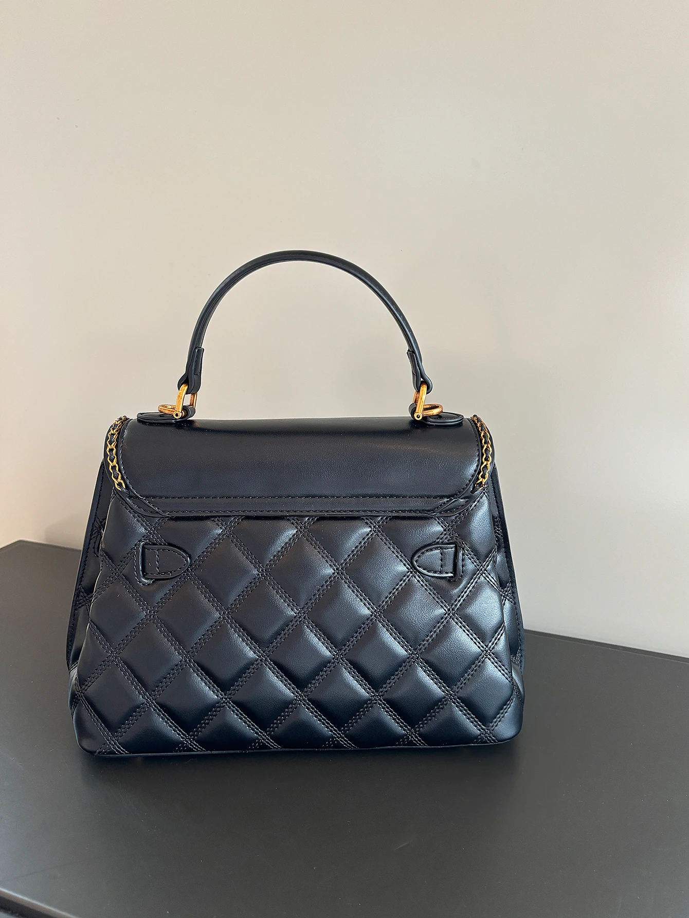 Spring and summer of 2026, the new niche design is exquisite, and the lady's handbag is luxurious and exotic, and the chain bag