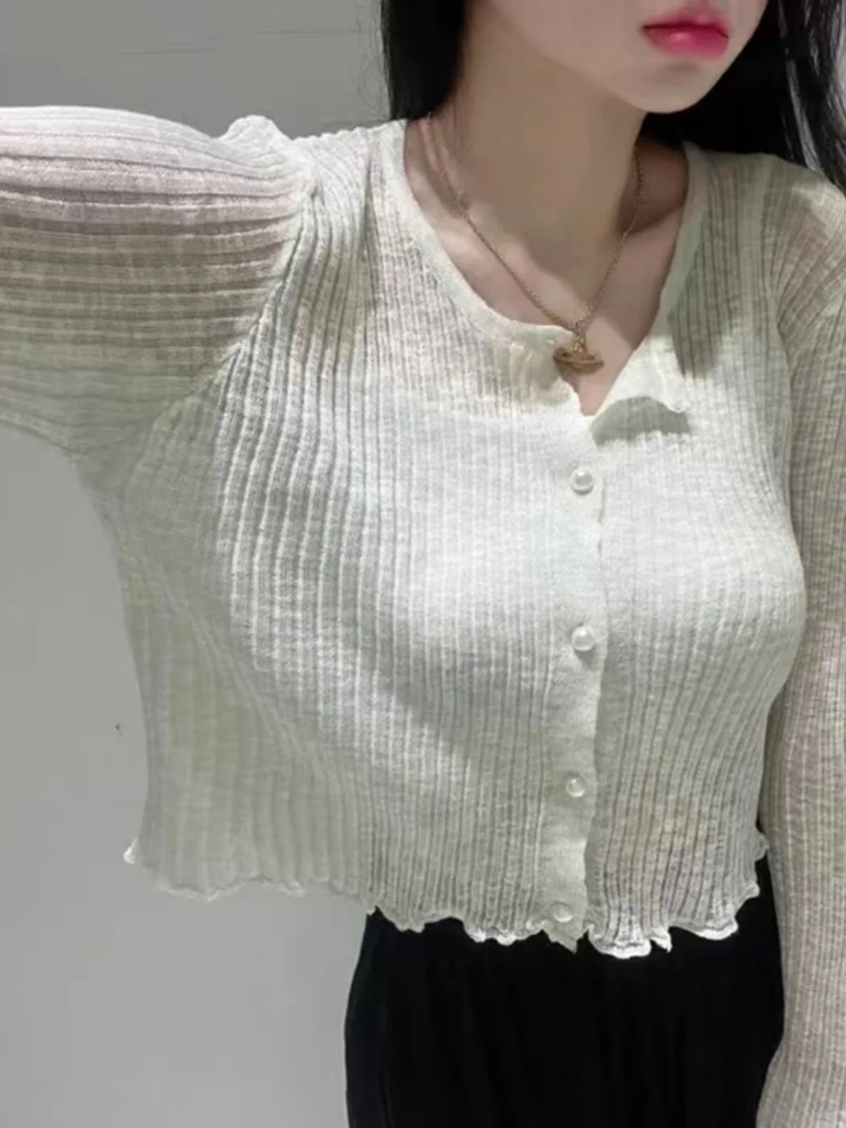 

Chic Anti-Aging Knitted Cardigan Women's ort Thin Single-Button Svel V-Ne Outerwear Spring 2024 Faion Trend
