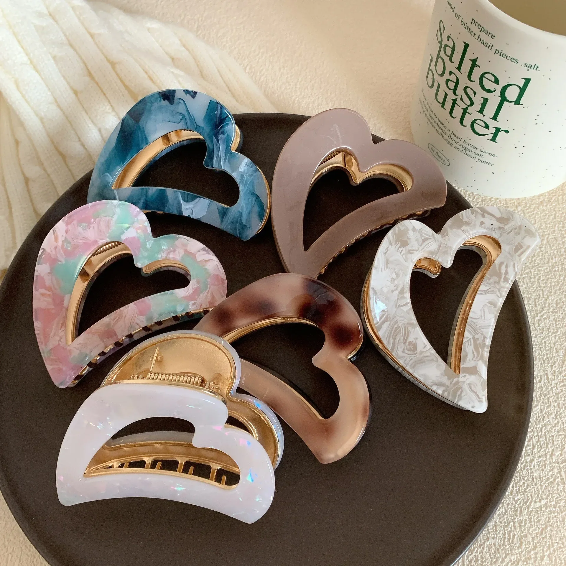 

BYL New Love Hair Clips Acetate Hair Claw Fashionable Sweet Cute High End Design Sense Crab Clip Women's Hair Accessories