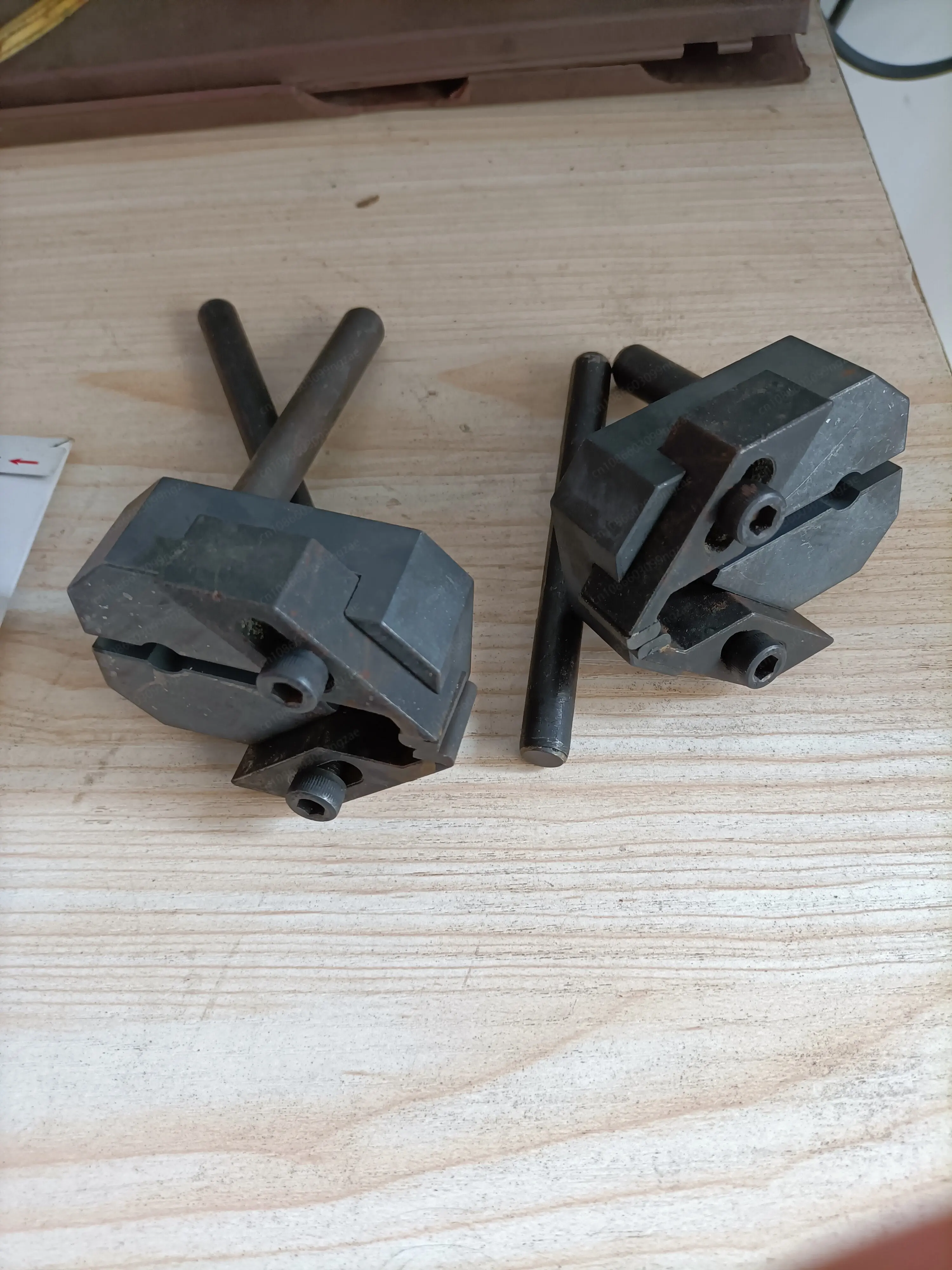 

Clamp Base & Table Clamp Jaw & Carbon Rod for S500 S600 Vertical Band Saw, Original Saw Parts