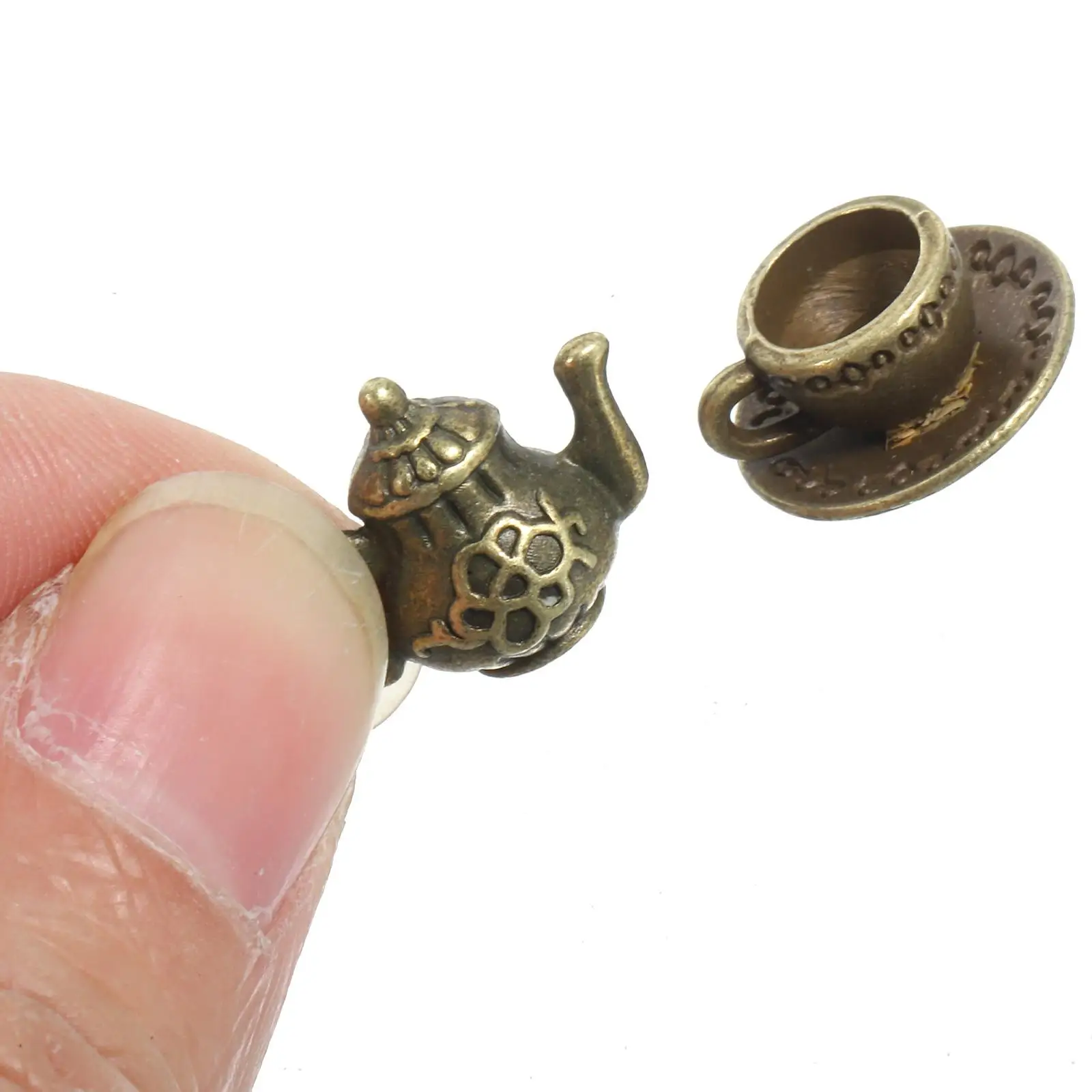 

Mini Metal Teapot Vintage Decorative Zinc Alloy Ornament Miniature Props Office Accessories Gold Color Kitchen Simulation