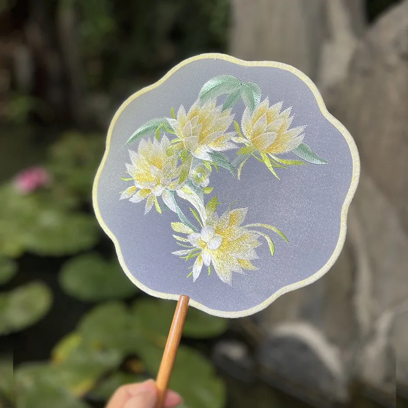 Vintage Double Sided Embroidery Round Hand Fan Chinese Palace Hanfu Floral Silk Hand Fan Craft Wedding Gift For Guests