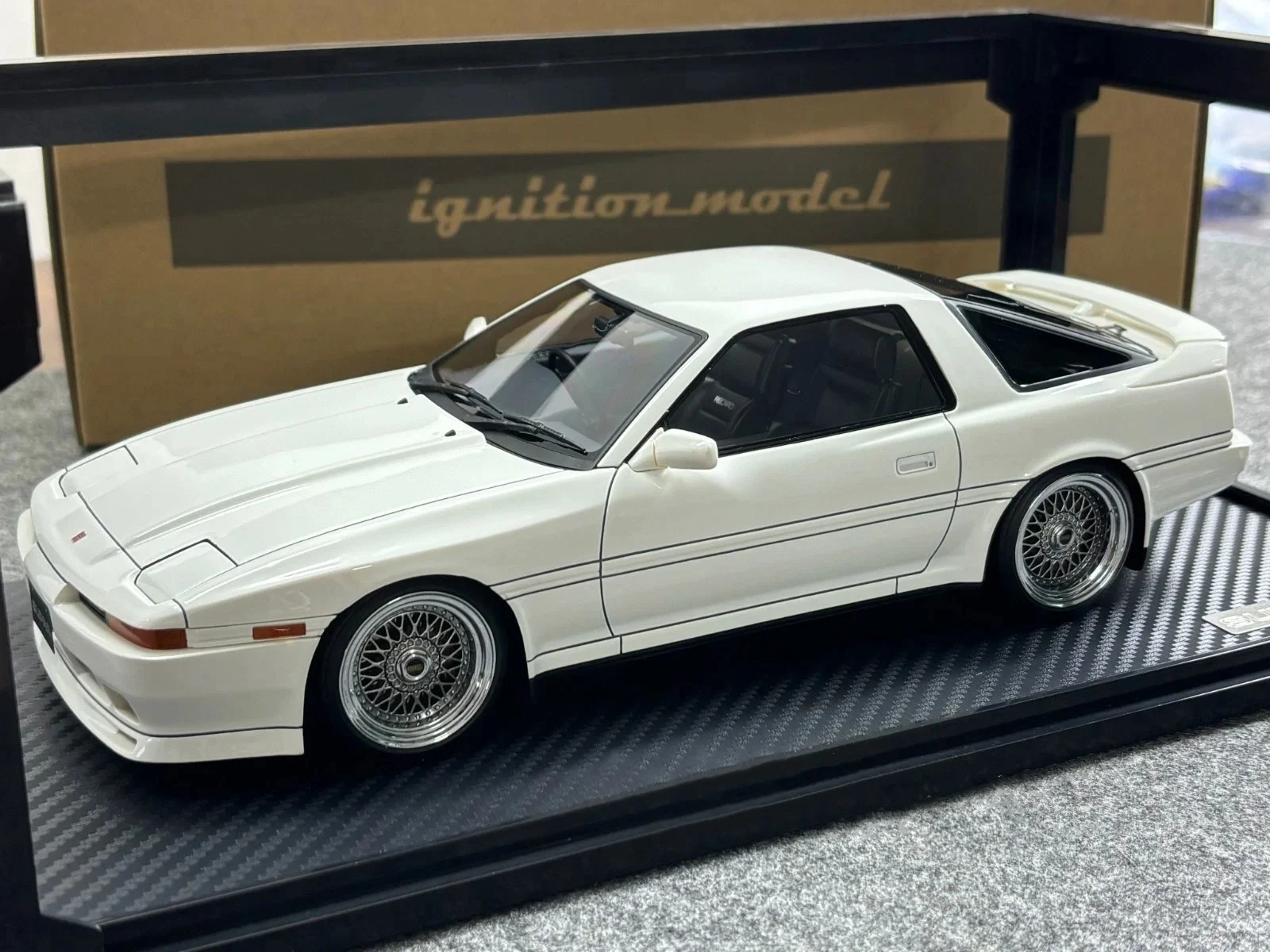 

Модель зажигания 1/18 Supra 3.0GT LIMITED (MA70) Белый JDM IG3516