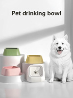 A dog bowl, pet floating bowl, cat and dog water dispenser, not wet mouth, cat bowl, pet automatic water dispenser, floating bow