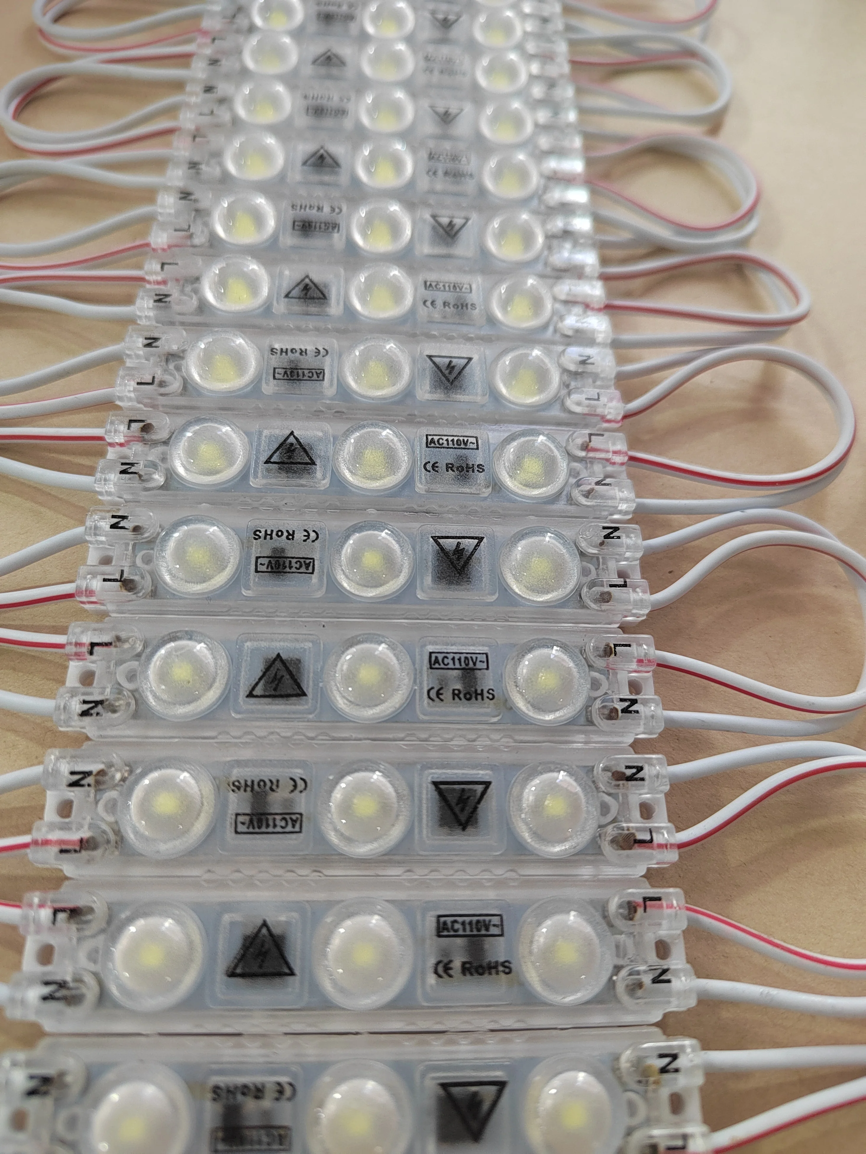 

AC110V 220V 1.8W 2835 LED Module Injection lens 3leds/piece 160 Degree Waterproof Warm white/Cool White