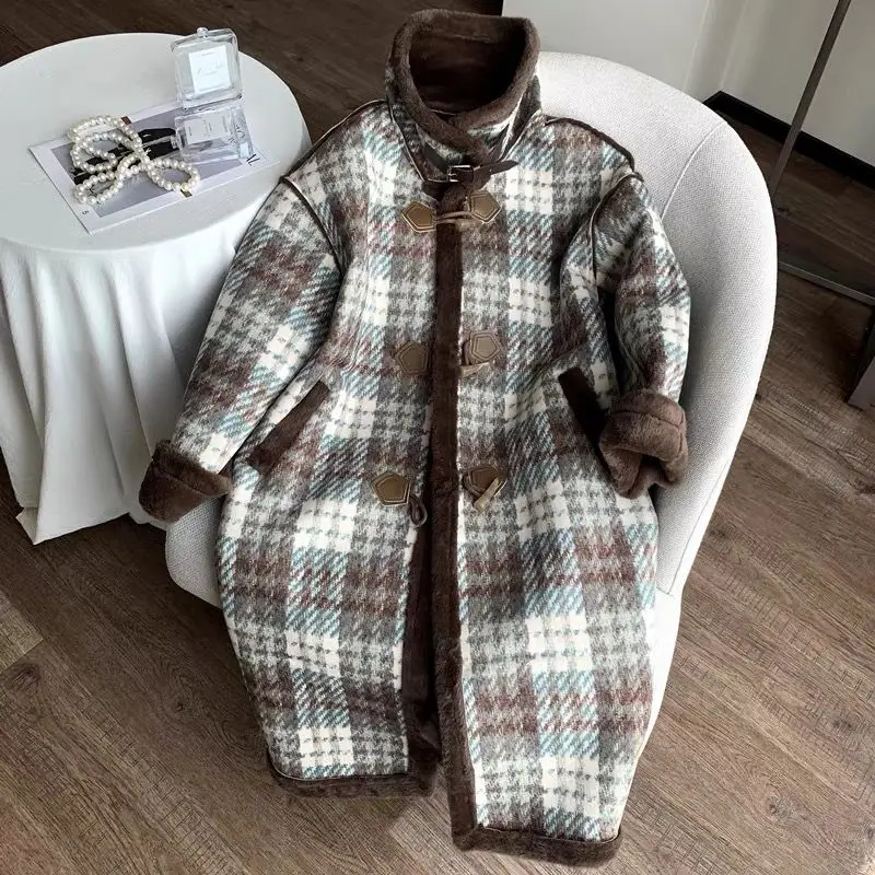 

Меховое интегрированное клетчатое пальто с откидным воротником для женщин зимы 2025, новое модное толстое длинное пальто из меха оленя