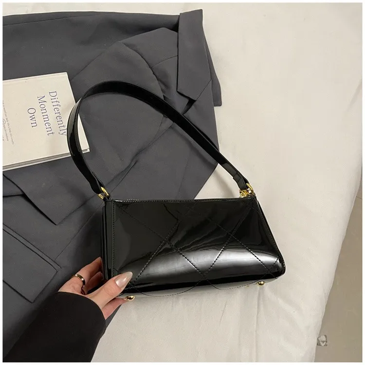 

New women's chain strap shoulder bag, women's crossbody bag, fashionable solid color shopping handbag suitable for daily use