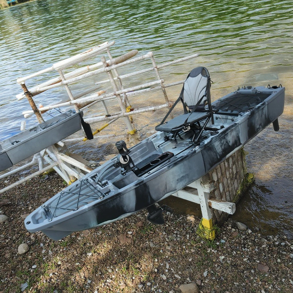 Material de casco de HDPE para kayak marino con pedal Modular para una sola persona de 9,3 pies con hélice para pescar ríos