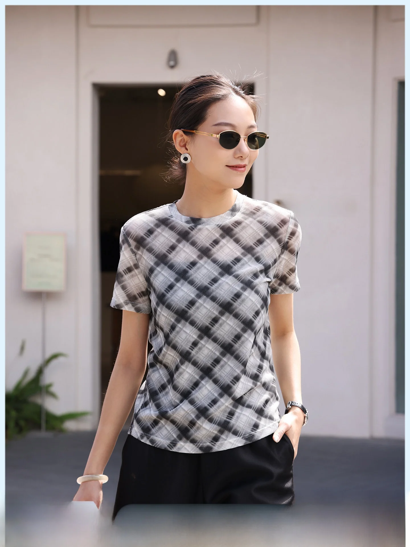 

Женская футболка с круглым вырезом и коротким рукавом, дышащая, высокоэластичная, тонкая, летняя, новый стиль, простой дизайн, с цветными блоками и сетчатым узором