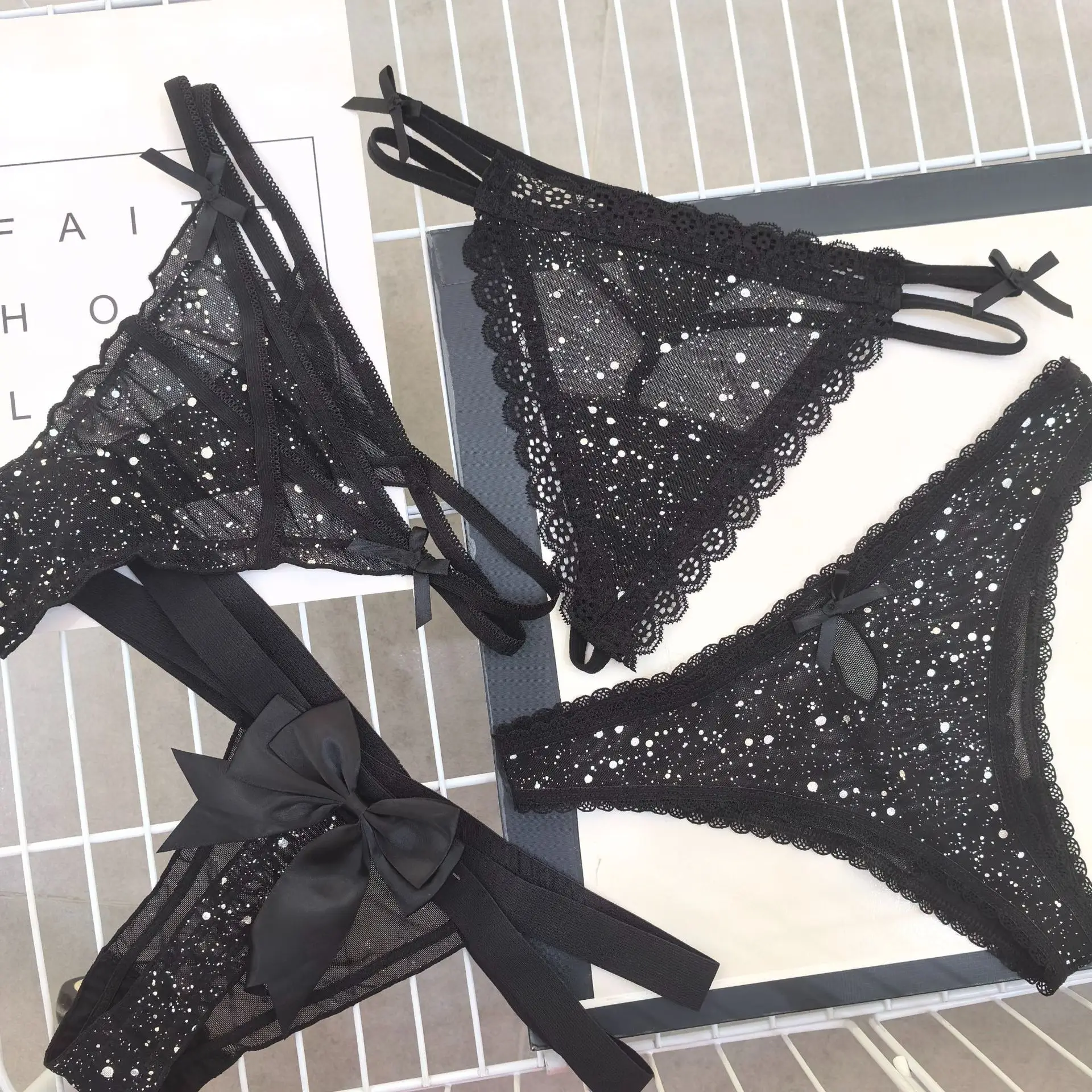 ملابس داخلية نسائية لامعة من الترتر بشبكة سوداء ، دانتيل شفاف بفيونكة ، ثونغ مجوف ، سراويل داخلية ناعمة رقيقة ، ملابس داخلية مثيرة ، منظور