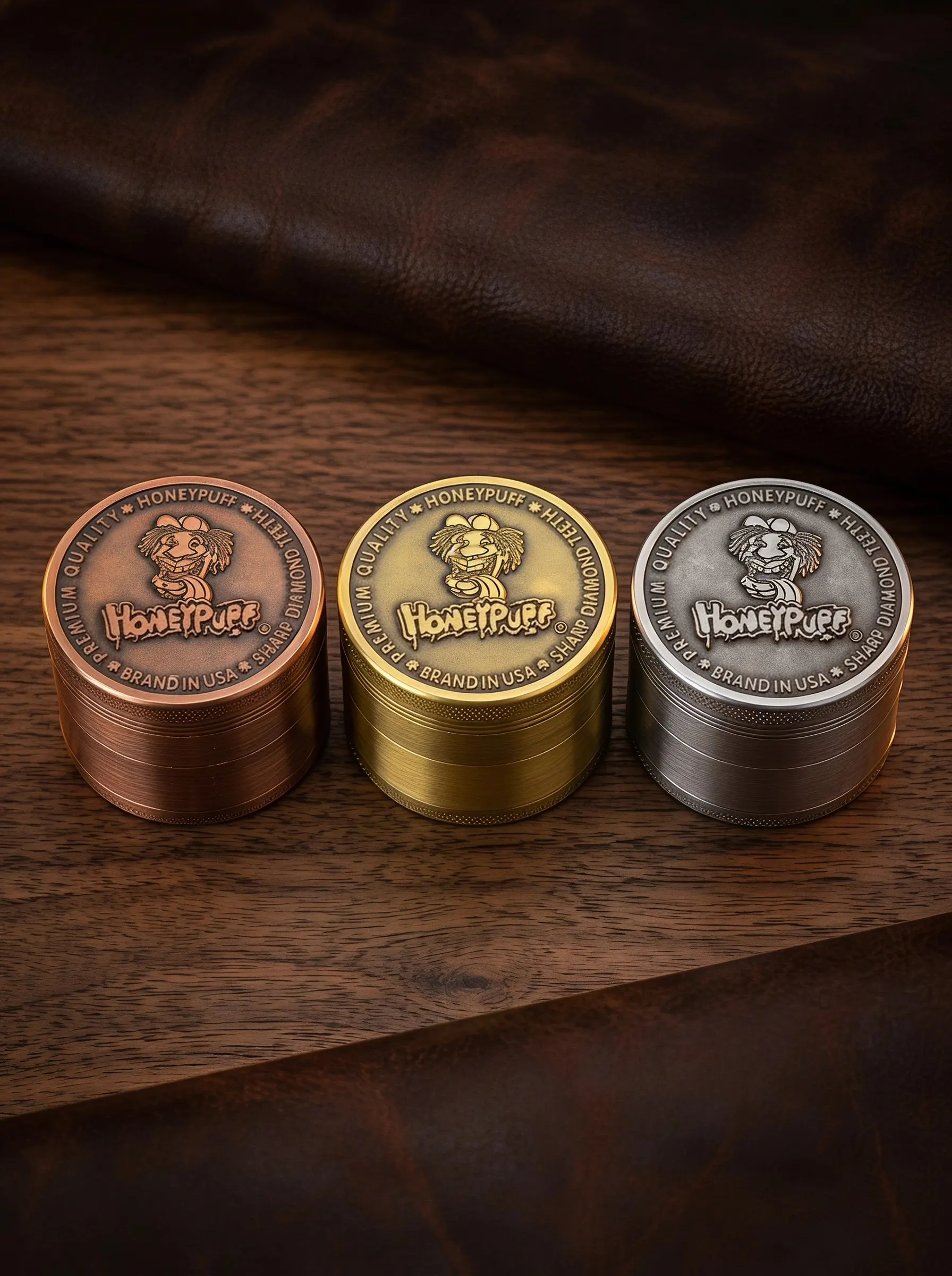 50mm Vintage Portrait Grinder Metal 4-Layer Spice Grinder with Mesh Screen Portable Manual Mill for Kitchen Travel Tabletop Use