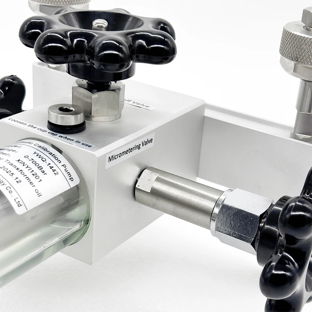High Pressure Hydraulic Test Pump 0-70MPa Portable Calibration Pressure Source Equipment