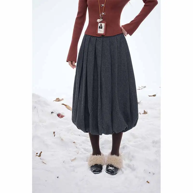 ELFSACK 2025 Winter New Arrivals Preppy Elegant Layered Pleated Darkgray Half Skirt For Women