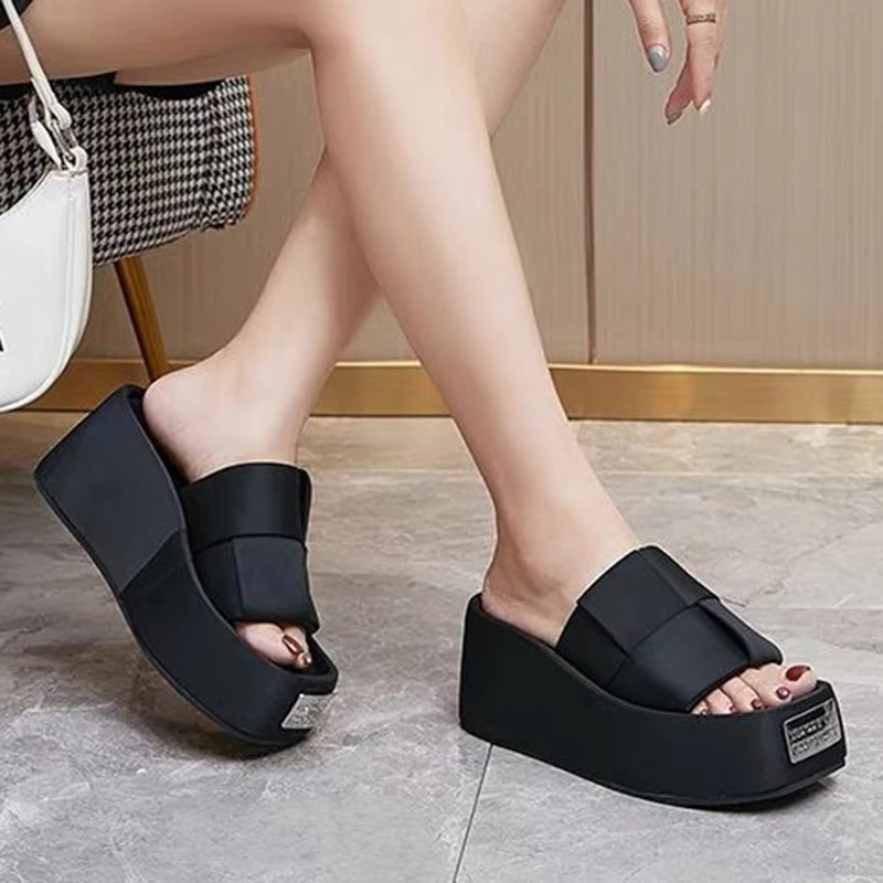 Women Summer Slippers Platform Metal Decoration Sandals Garden Shoes High Quality Slids Trend Comfortable Casual Outdoor Sandals