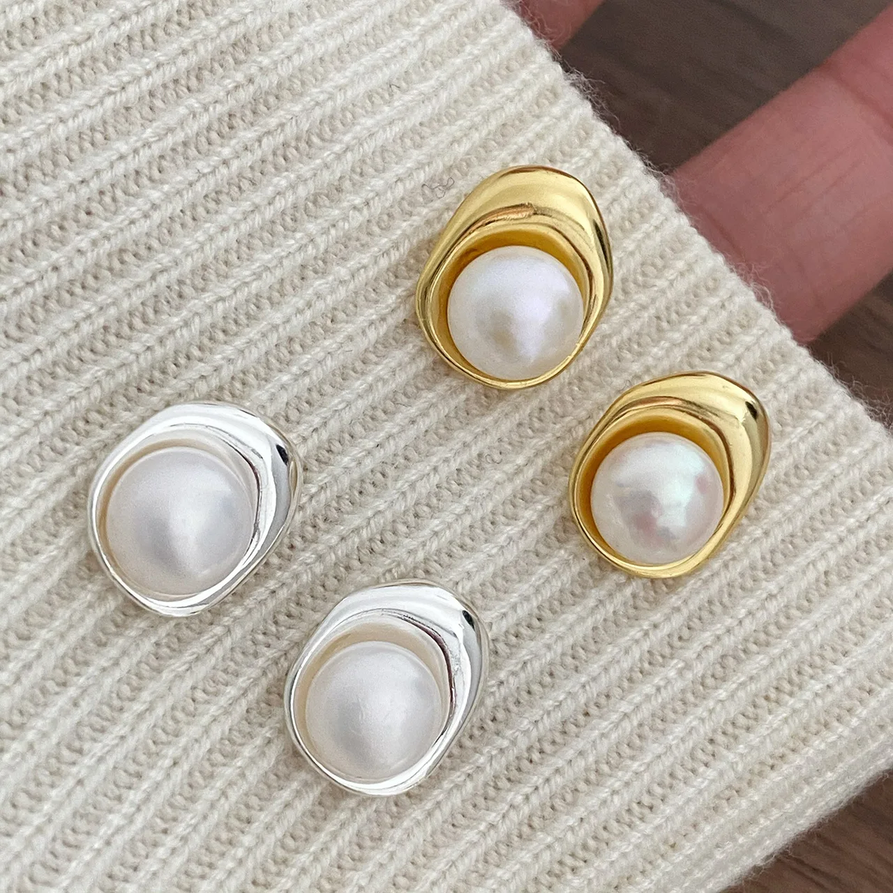 Fashion Creative Glossy Geometric Circle Imitation Pearl Stud Earrings For Women Girls Hypoallergenic Elegant Party Jewelry Gift