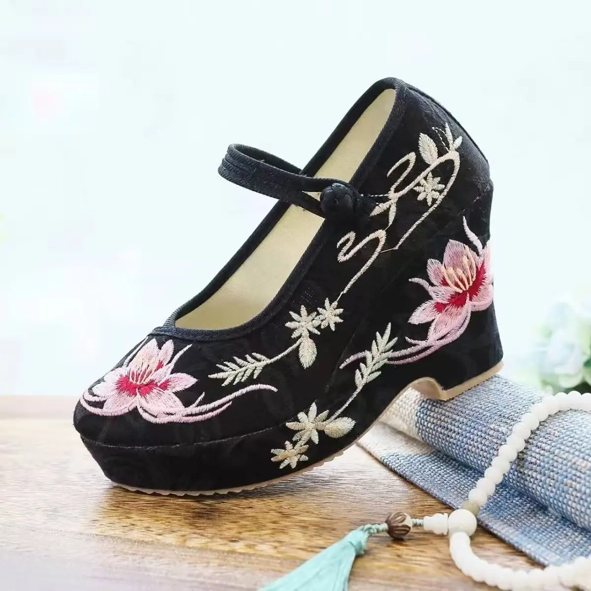 

Woman High Heel Embroidered Cloth Shoes Ethnic Style Thick Sole Round Toe Buckle Strap Spring Autumn New Wedges Hanfu Shoes