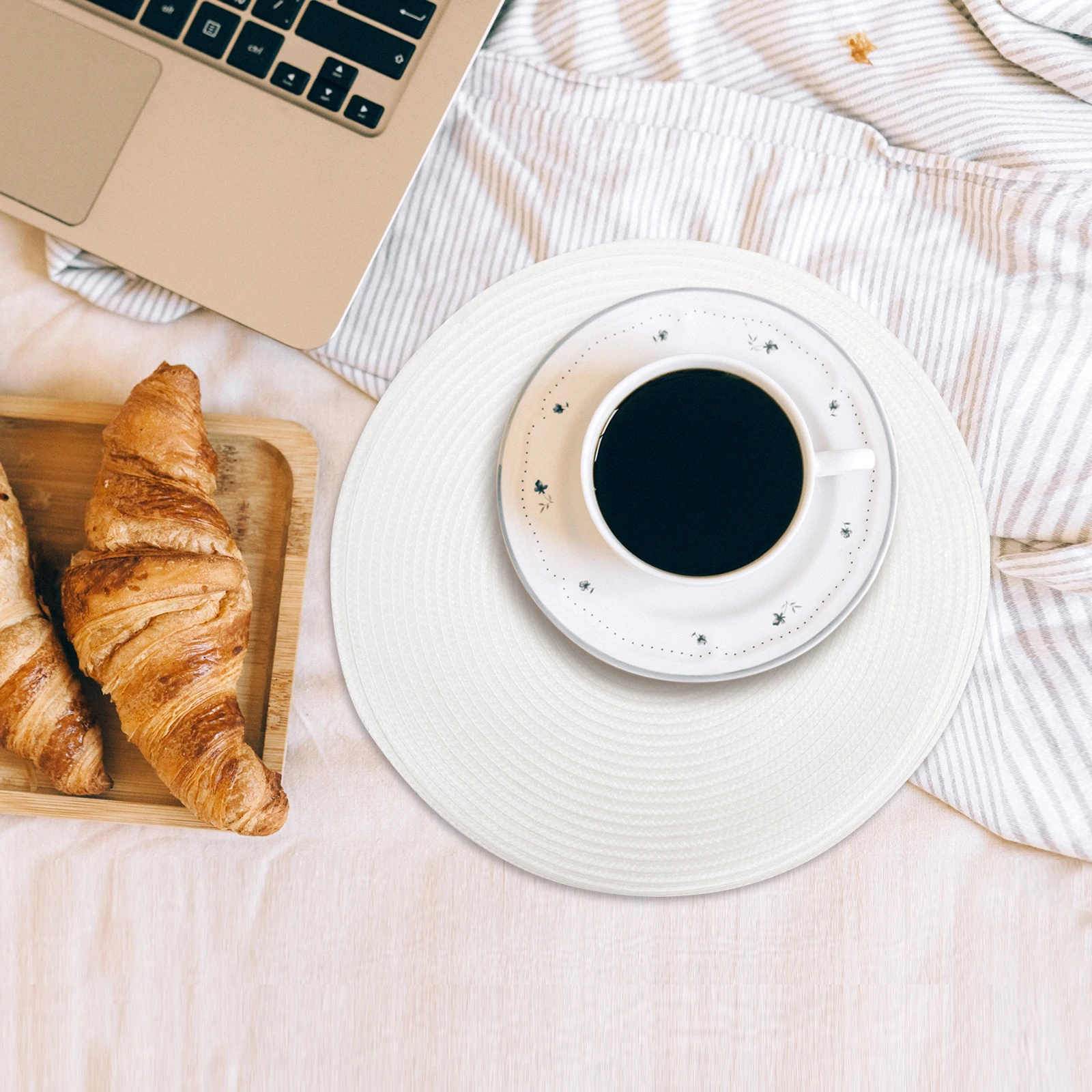 

6Pcs PP Material Woven Placemats Heat-Resistant Anti-Scratch Decorative Dining Table Pads Easy Clean Plastic Woven Placemats