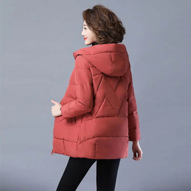 Abrigo de algodón 2025 chaquetas de invierno de longitud media para mujer Parkas elegantes para madre chaqueta acolchada chaqueta acolchada gruesa Vintage