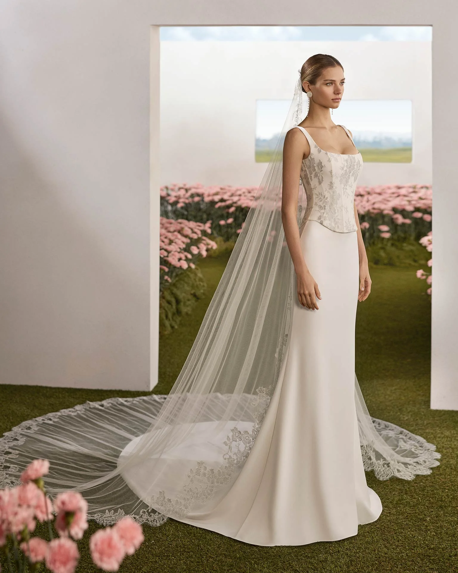 Personalizado 2025 último vestido de novia de encaje con tirantes y cuello cuadrado de gama alta falda de cola de pez romántica diseño de correa trasera