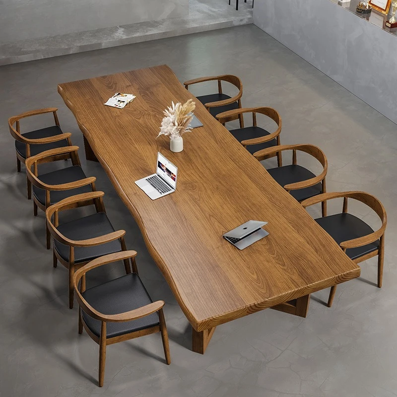 Mesas e cadeiras de escritório simples e modernas em madeira maciça