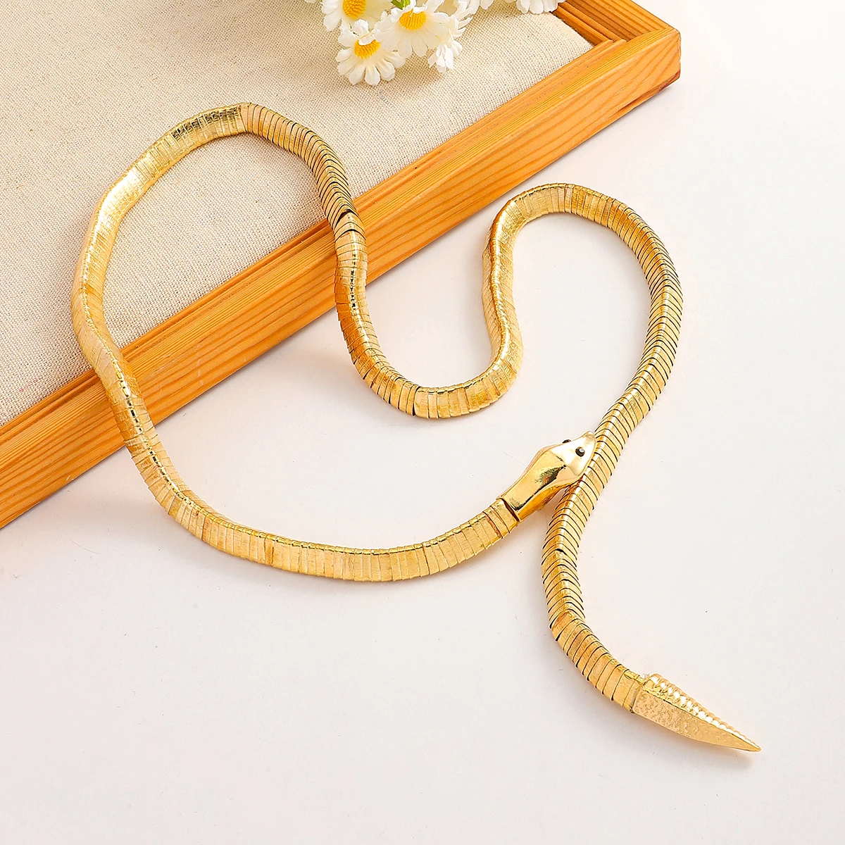 

2026 European and American Vintage Metal Snake Necklaces for Women Punk Style Jewelry Party Accessories Girl Gifts