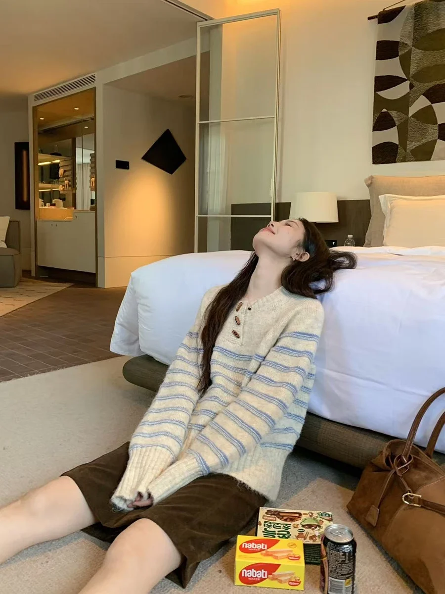 

Свободный вязаный свитер в полоску для женщин, осенне-зимний, повседневный, на пуговицах, мягкий, удобный, с длинными рукавами, круглым вырезом, теплый топ