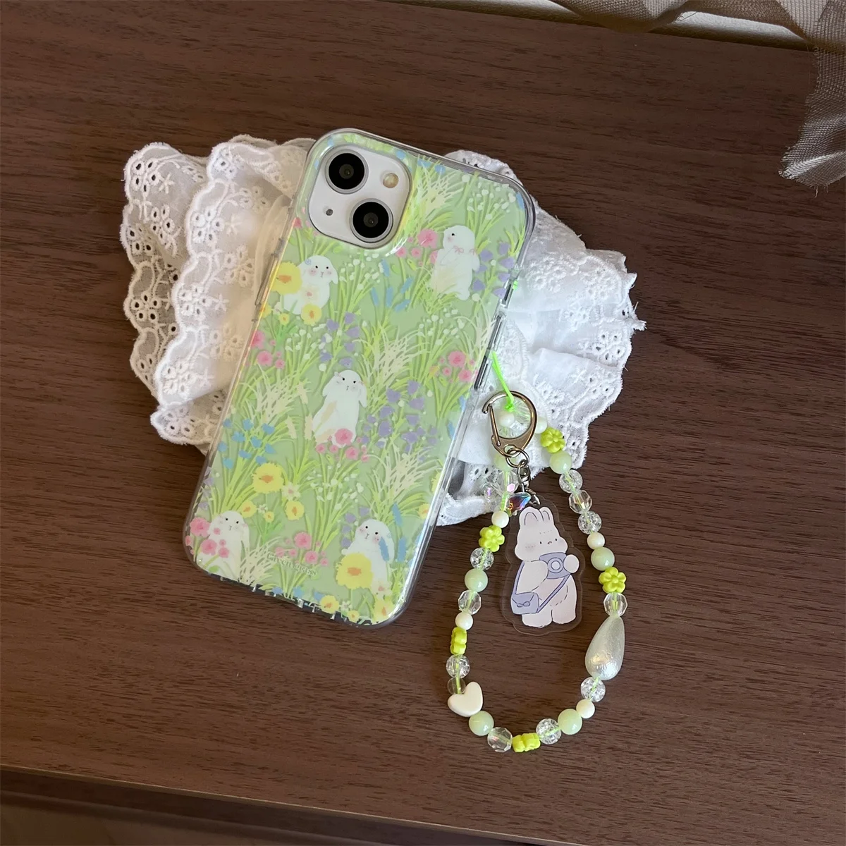 

Ins Green Grassland Flowers Cute Rabbit Pendant Bracelet Phone Case for iPhone 16 15 14 13 Pro Max Back Cover Funda