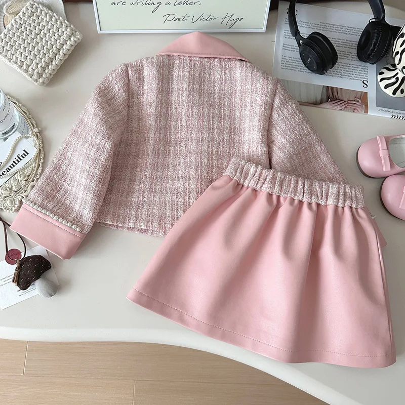 2026Spring girlsPUPatchwork-style long-sleeved baby outfit, featuring a pink plaid skirt, a trendy two-piece set