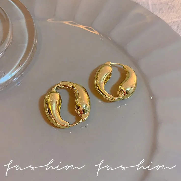 Korean Fashion Gold Color U Earrings For Women Metal Earing Jewelry 2025 Trending New Vintage Silver Color Oval Hoop Earrings A1