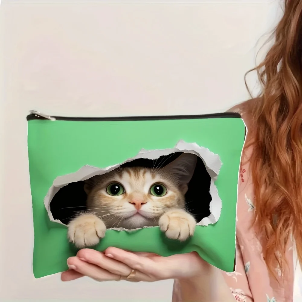 ลูกแมวน้อยน่ารักแอบมองกระเป๋าแต่งหน้าดีไซน์เก๋ - กระเป๋าซิปอเนกประสงค์น่ารัก กระเป๋าเก็บเครื่องประดับ