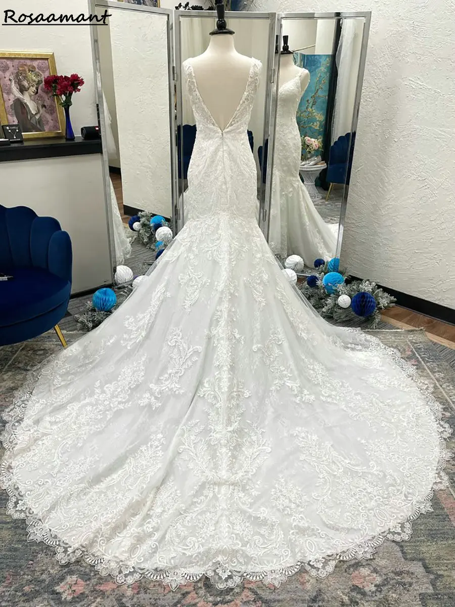 I più nuovi abiti da sposa a sirena aperti sul retro con spalline sottili Abiti da sposa country in pizzo con applicazioni senza maniche