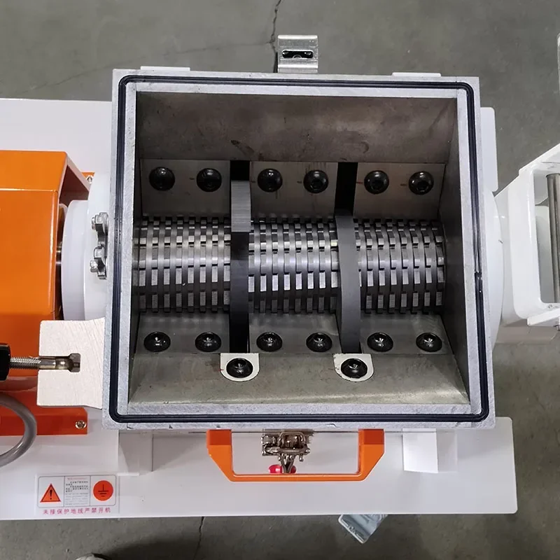 Industrial Plastic Particle Crushing Machine 304 Stainless Steel Gnawing Tooth Slow Cusher For Leather Rubber PVC Pipe