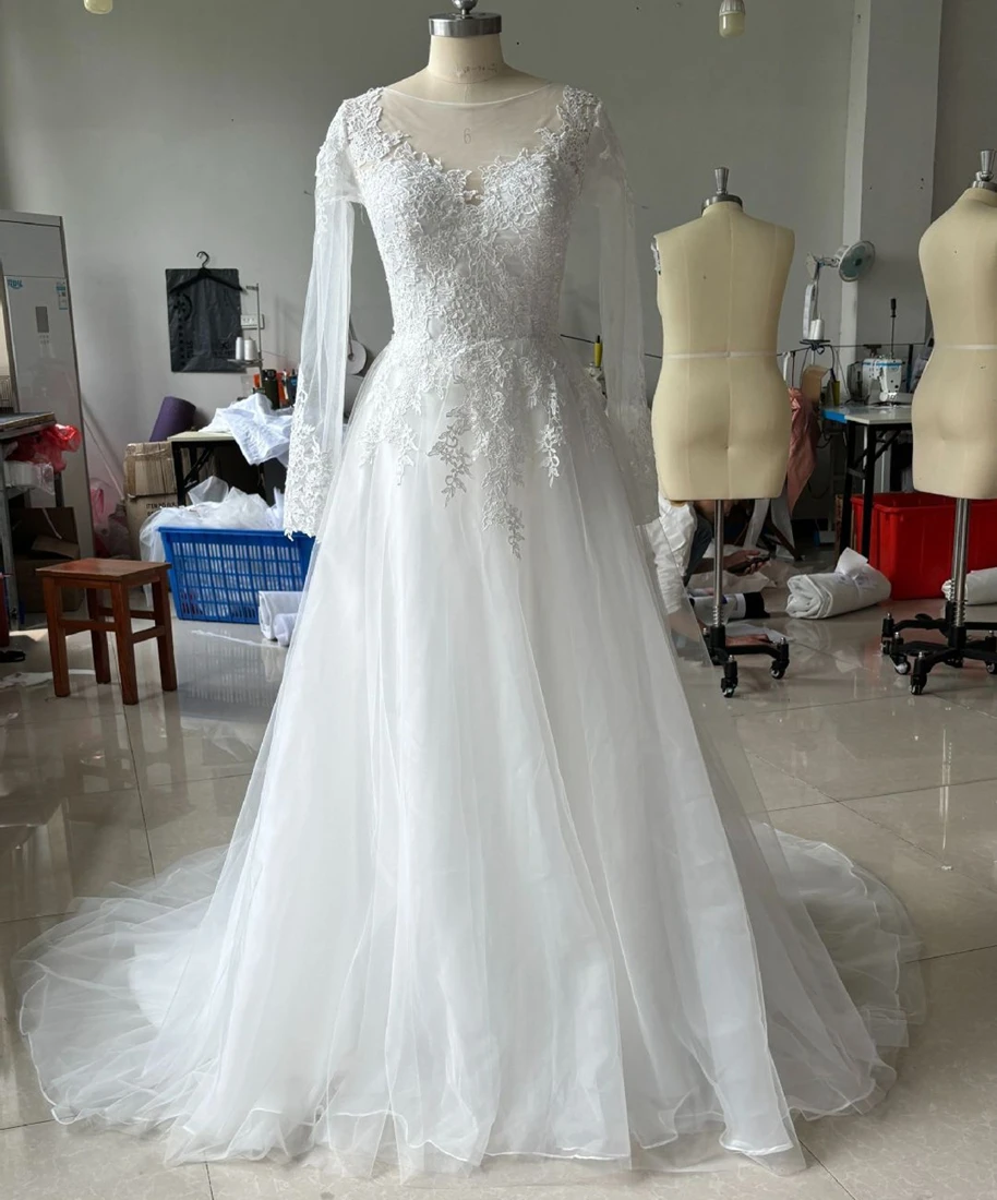 Nova chegada a linha o-pescoço vestido de casamento com trem tribunal e apliques vestido de casamento personalizado