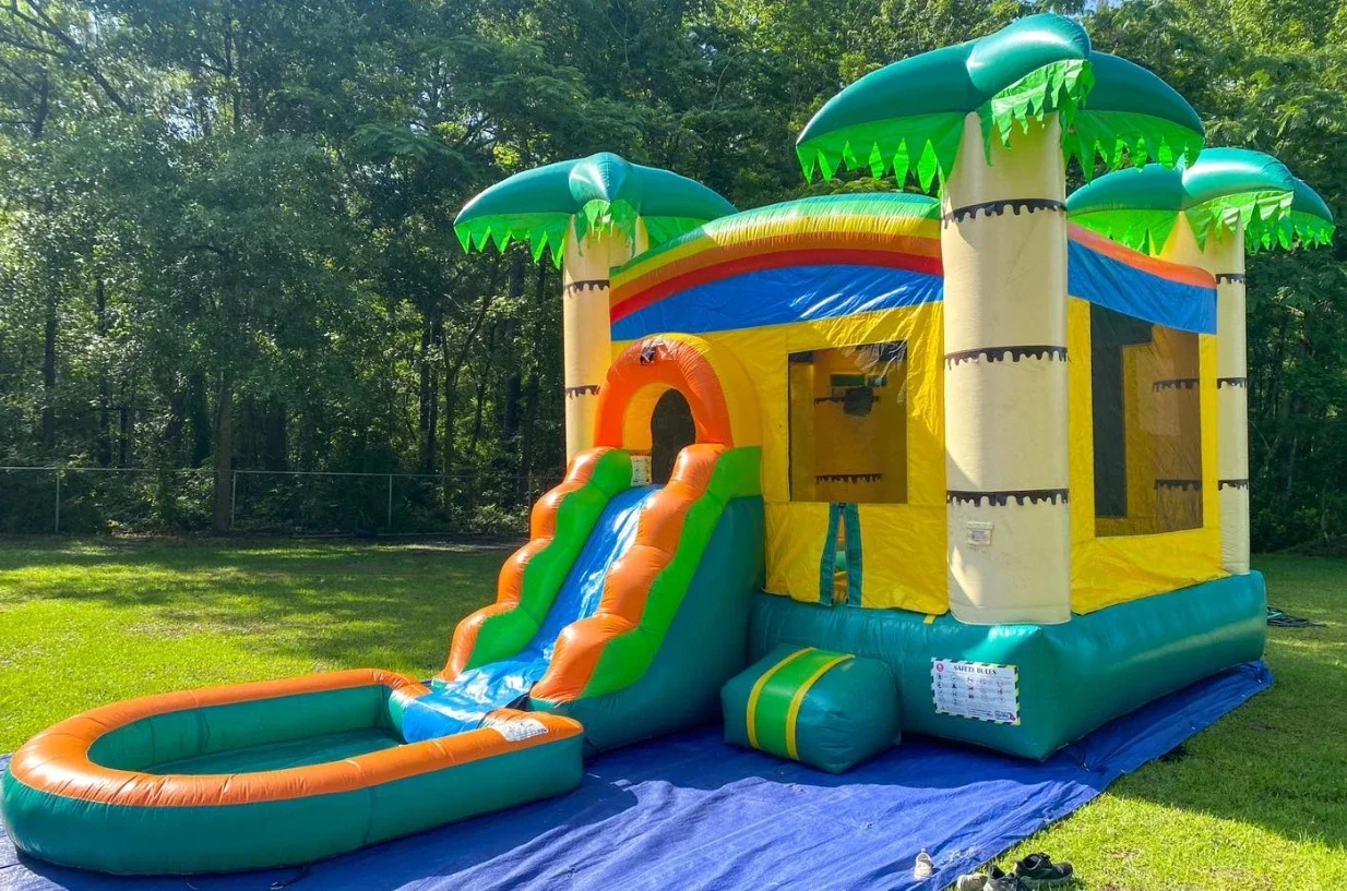 Detachable PVC Inflatable Commercial Bounce House Combo with Water Slide Outdoor Play Jumping Castle for Kids Blower Accessory