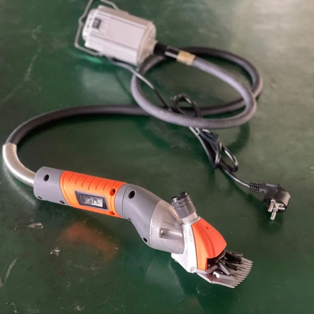 New speed-regulated electric wool shears, electric faders, high-power export of animal husbandry products