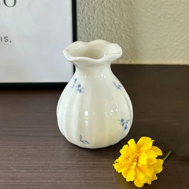 Vintage Scallop Edge Mini Ceramic Vase, Hand-Painted Floral Bud Vase for Dried Flowers, Rustic Desk Table Decor, Home Accent