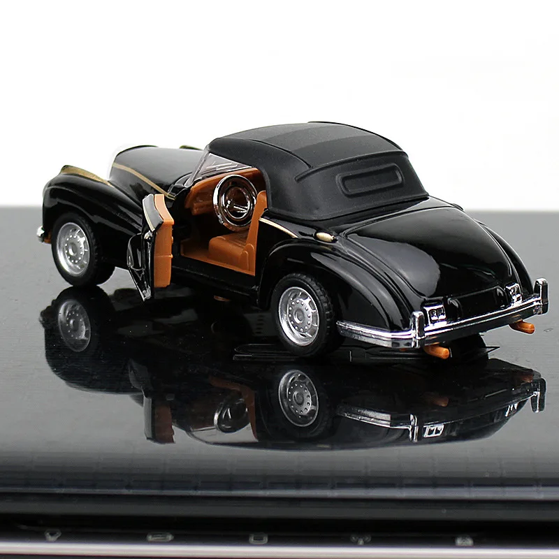 Classic Cars 1/32 Scale Model Alloy Diecast  Simulation Pull Back Convertible Vehicle Boy Kids Collection