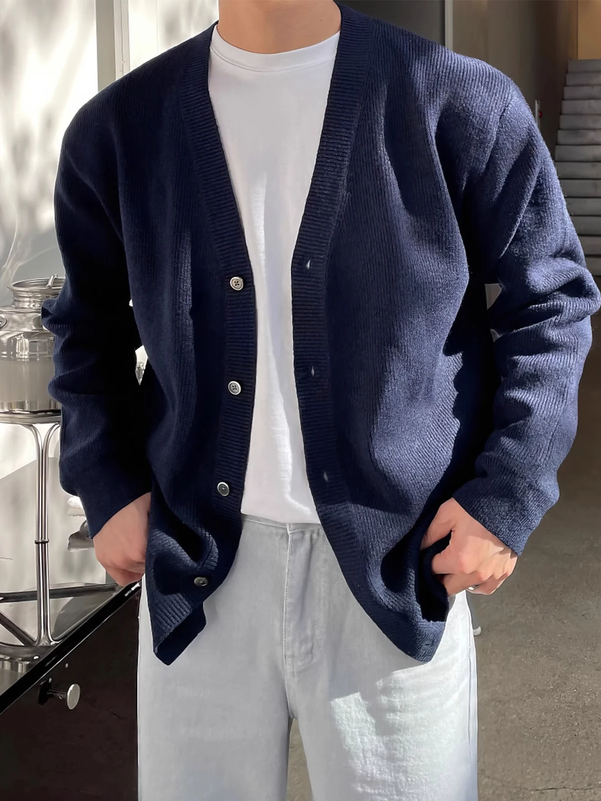 

Свободный вязаный свитер с v-образным вырезом, мужской однотонный простой повседневный модный верхняя одежда, осенняя новая корейская версия, открытый кардиган